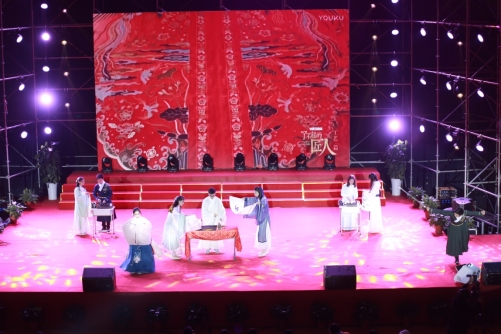 F:\2017-2018年上学期\照片\20171218晚会\7C6A0319.JPG