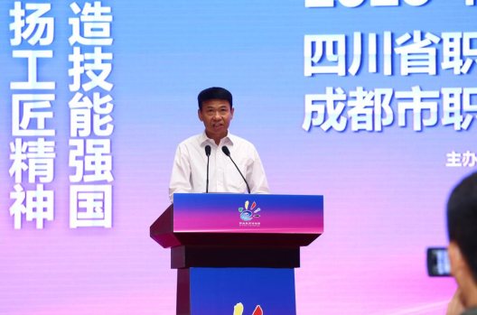 省教育厅副巡视员王嵩建主持启动仪式